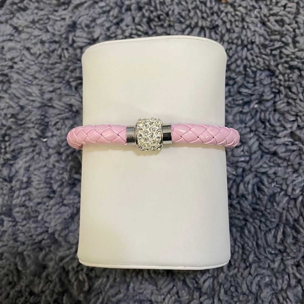 NWOT Pink bracelet with crystal round magnetic closure